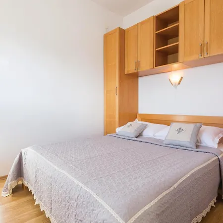 1 Bedroom Stunning In Apartment Makarska